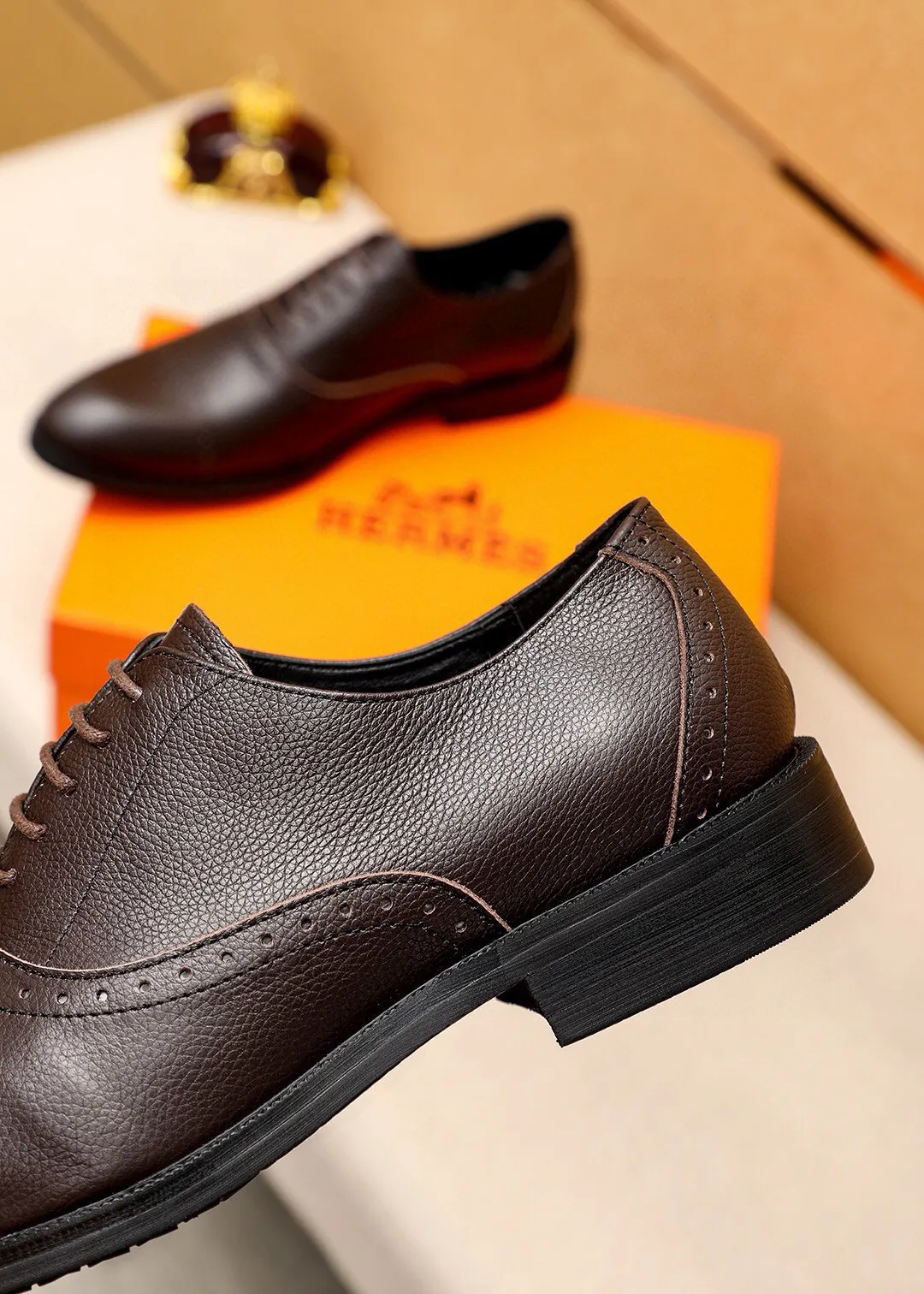 Men's shoes 💰480 💐 Product trademark: HERMES "Hermès" business leather shoes Regular size: 38-44 (45🉑️customized) Product materials: Selected imported first-layer pebbled calfskin upper, imported water-dyed 🐂 cowhide lining. Strong three-dimensional visual effect, non-slip and wear-resistant combination outsole Color: 2⃣️colors available